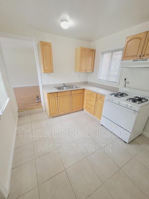 Photo - 927 E Lexington Dr Unit A