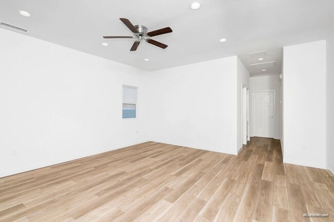 Photo - WOW Unit 3763