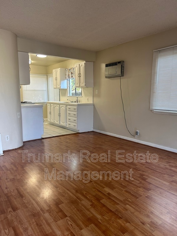 Building Photo - 512 Irving Ave Unit A
