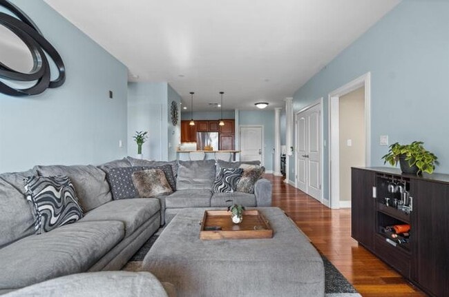 Building Photo - 1227 N Formosa Ave