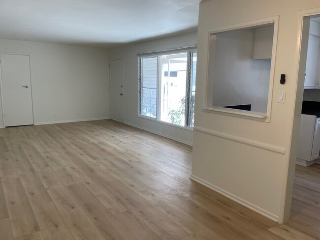 Photo - 1122 S Clark Dr Unit 3
