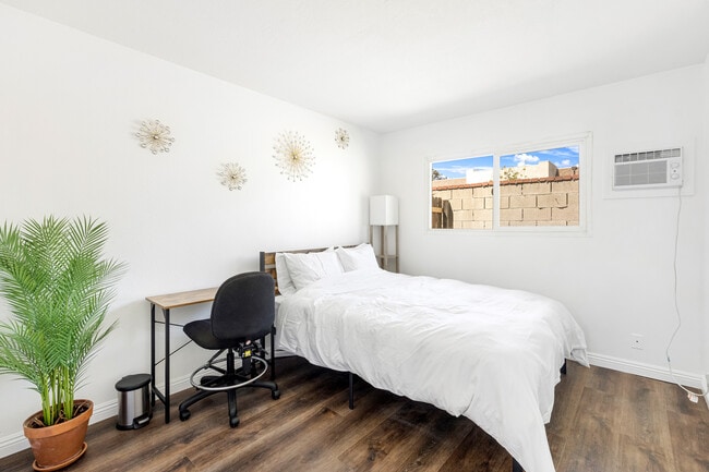 Photo - 790 N Shattuck Pl Unit Shattuck