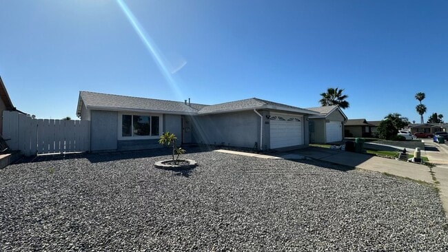 Building Photo - Wonderful 4 bedroom 2 bath home for rent in the heart of Mira Mesa!