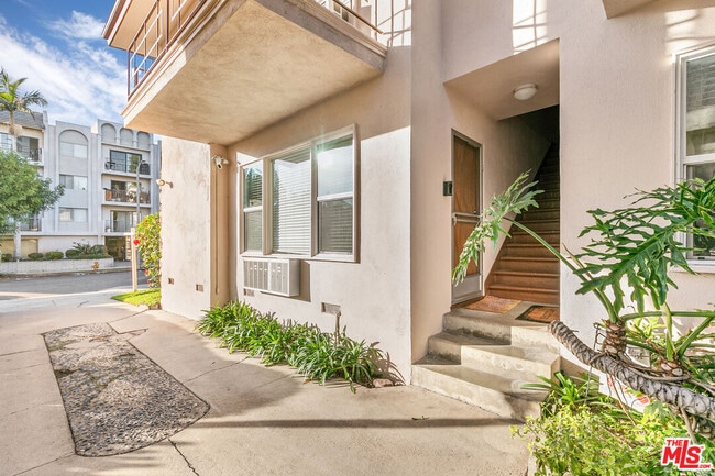 Photo - 122 Croft Ave Unit 5