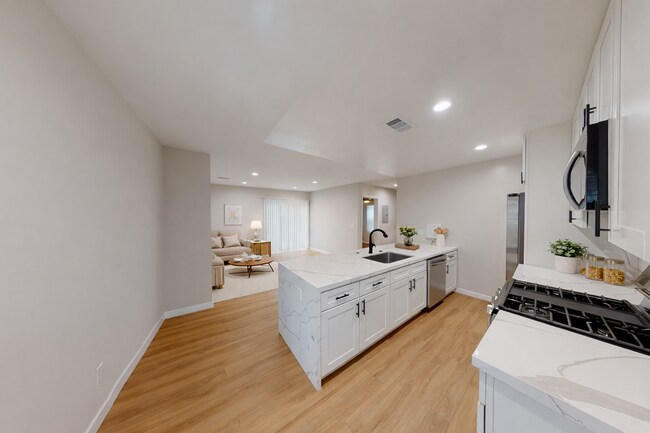 Building Photo - Newer Build 4BD/2BA!