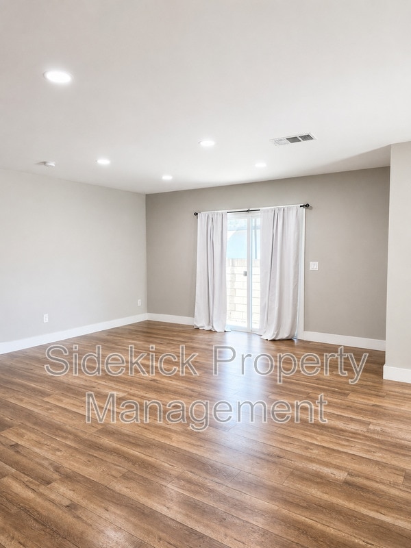 Photo - 11443 Dicky St