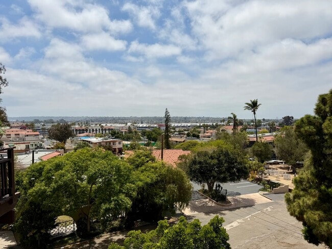 Building Photo - 4032 Ampudia St