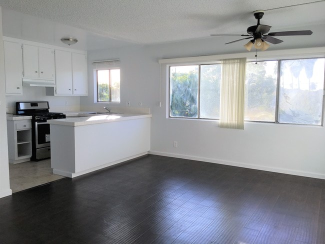 Dining Area - 603 N New Hampshire Ave Unit 8