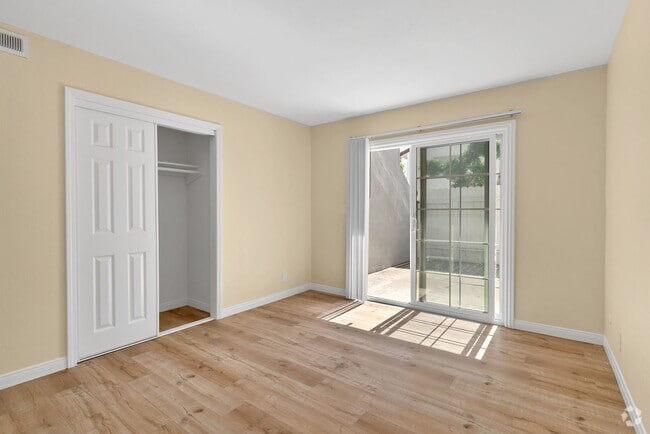 Building Photo - 1022 El Camino Dr Rental