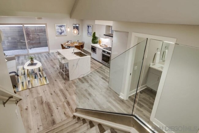 Photo - 3030 Jarvis St