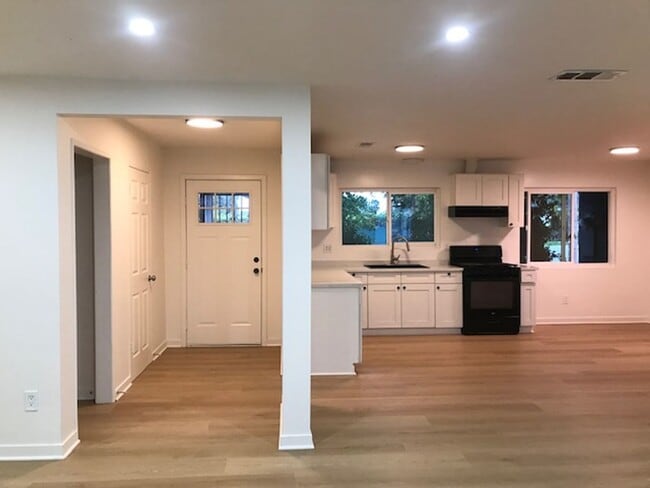 Photo - GLENOAKS Unit 13408