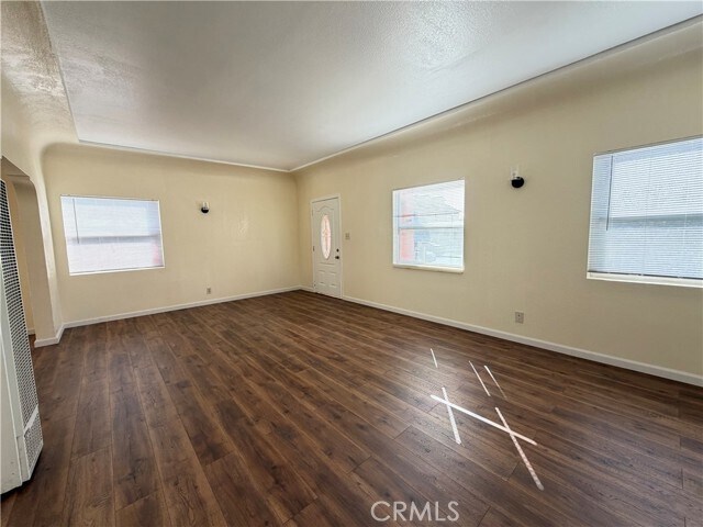 Photo - 1011 E 65th St