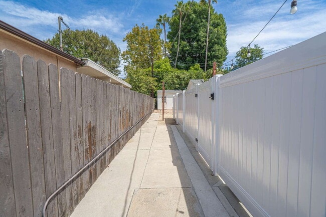 Photo - Studio ADU – Private Yard & Modern Finishes! Unit ADU