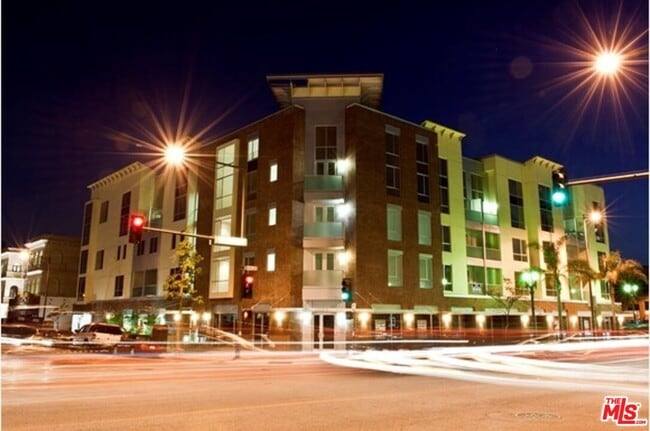 Photo - 220 E Broadway Condo Unit 305