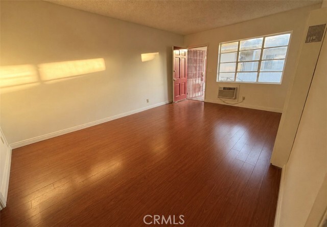 Photo - 13350 Victory Blvd