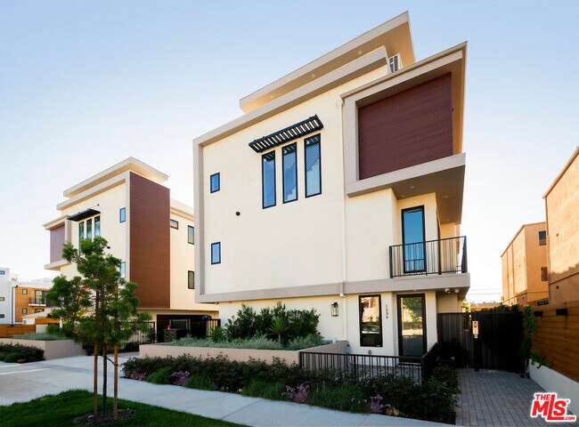 Photo - 1541 1/2 Hi Point St