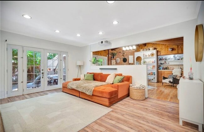 Photo - 6556 Greenbush Ave House