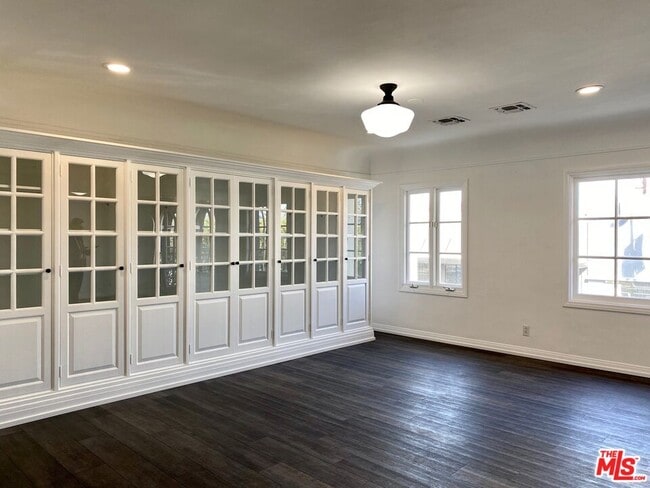 Photo - 619 S La Brea Ave Unit 2nd Floor