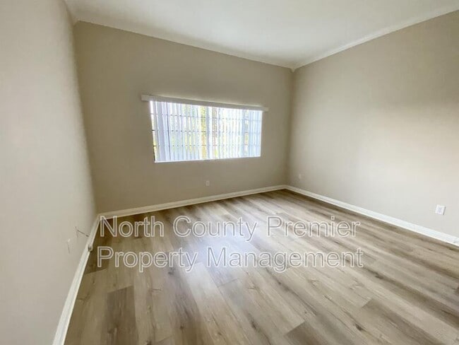 Photo - 2850 Englewood Way