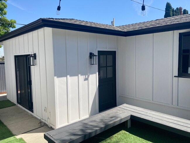 Building Photo - 8418 1/2 Glider Ave Rental