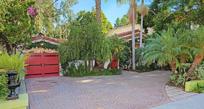 Building Photo - 344 S La Peer Dr Unit ALowGH