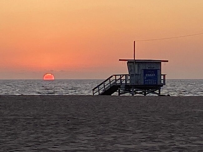 Lifeguard tower 1 block away from the house - 2707 Strongs Dr