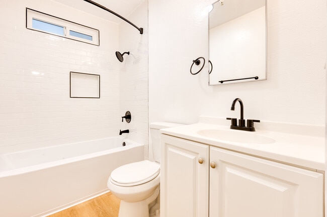 Photo - 3296 Franklin Ave Unit #10