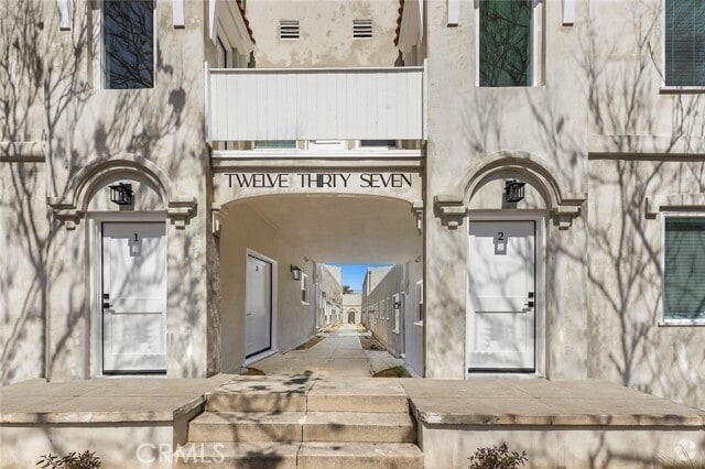 Building Photo - 1237 E 1st St Unit 1 Rental