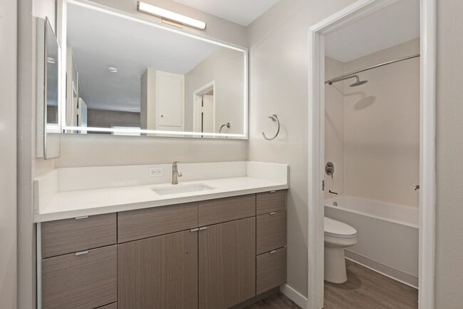 Photo - Awesome Updated 1 Bedroom Apartment @ The ... Unit 6305 Stanley Avenue #15