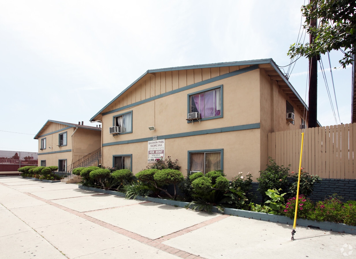 Tropicana Apartments - Tropicana Apartments