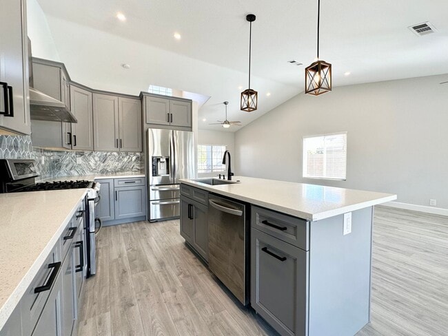 Building Photo - COMING SOON!! STUNNING 4 Bedroom 2 Bathroom POOL home in La Quinta