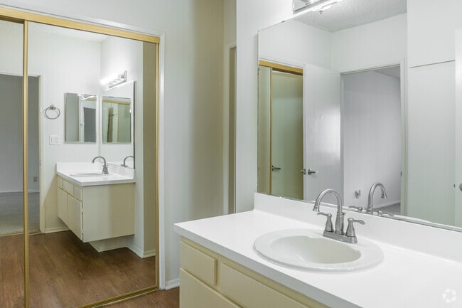 Unit - Olive Tree Apartments