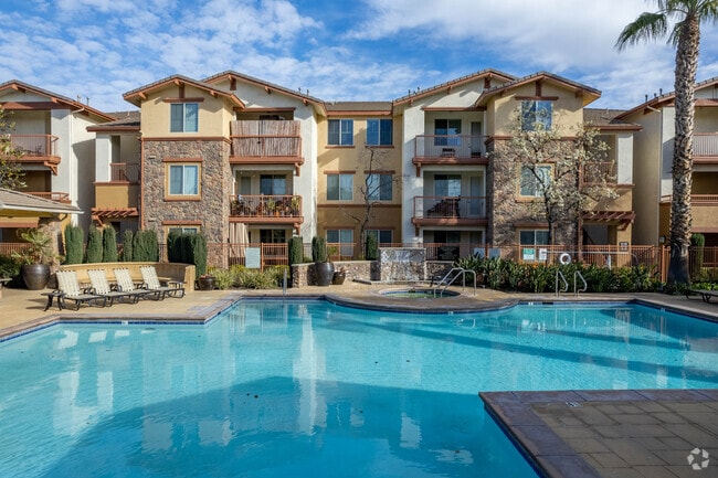 Building Photo - Rivers Edge