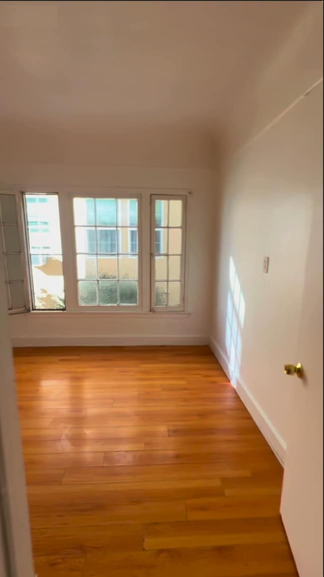 Photo - 2006 N Commonwealth Ave Unit 2008 12