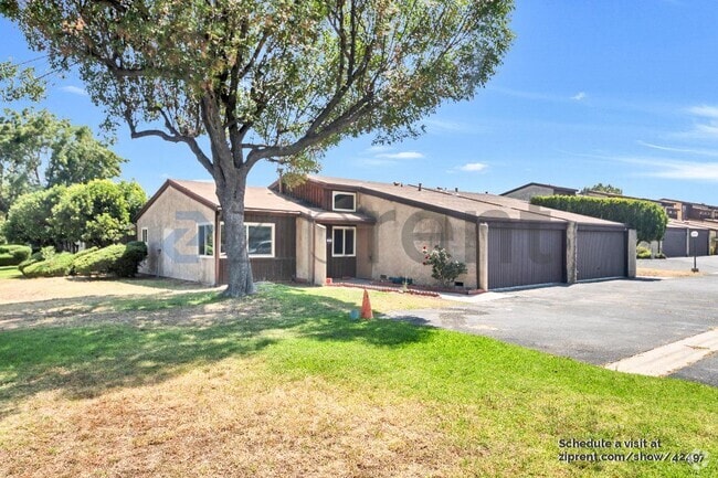 Building Photo - 10950 Saticoy St Rental