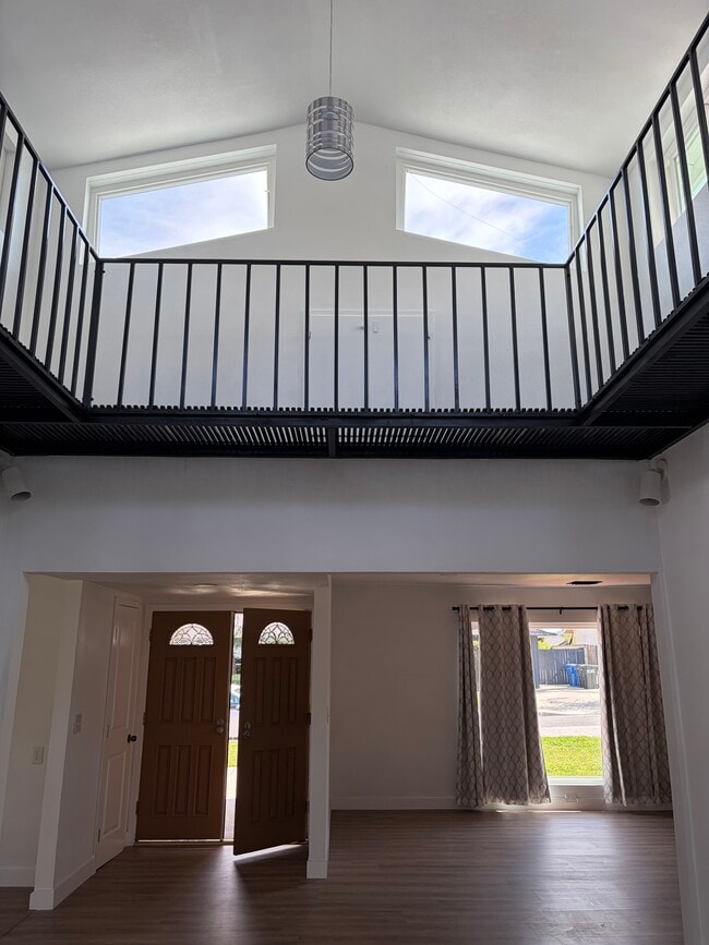 Photo - 1315 Ameluxen Ave