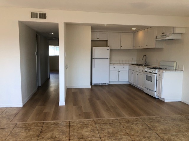 Photo - 1100-1108 E Lexington Ave