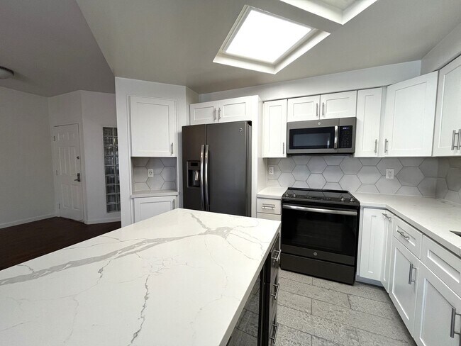$500 OFF First Month's Rent! 2BR/2BA Downt... - $500 OFF First Month's Rent! 2BR/2BA Downt... Condo