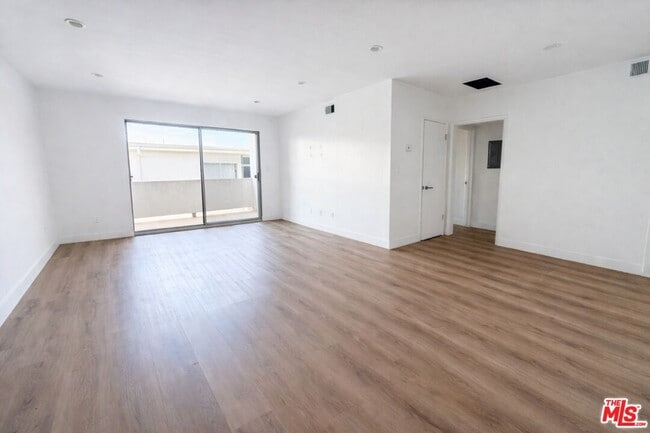 Photo - 605 San Vicente Blvd Unit 308