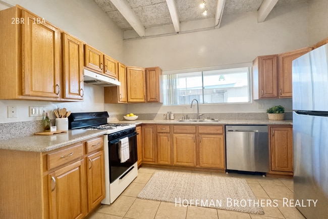 Building Photo - 4840 Van Noord Ave Unit 5