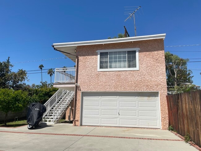 Building Photo - 1179 Wesley Ave Unit 1179 3/4