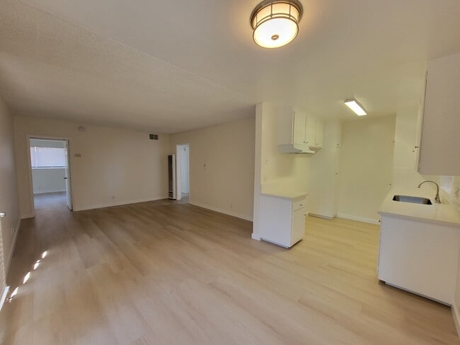 Photo - 13531 Wyandotte St Unit 9