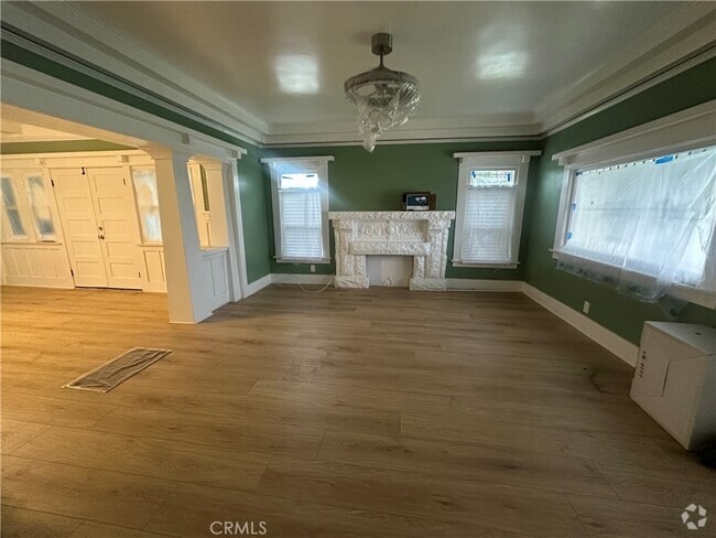 Building Photo - 1054 W 46th St Unit 1054 Rental