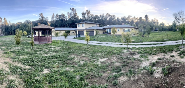 Building Photo - 29120 San Timoteo Canyon Rd Unit Back