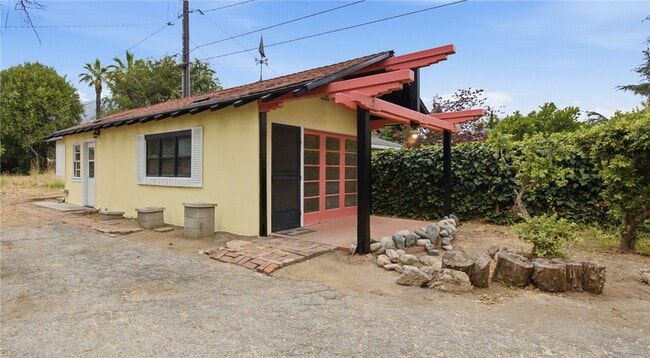 Building Photo - 607 Hacienda Dr