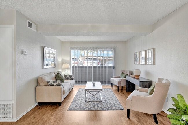 2BR, 2BA - 796SF - Living Room - Upland Village Green