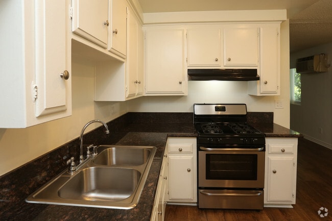 Photo - Park Cerritos Apartments