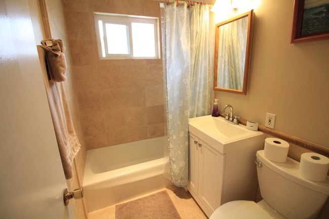 Photo - 820 Island Ct