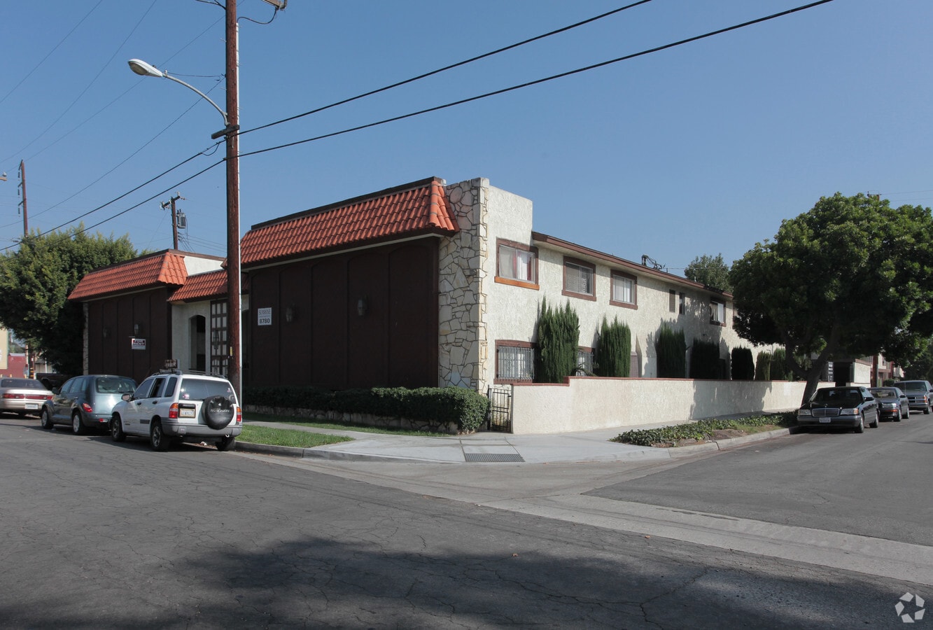 Sunshine Apartments - Sunshine Apartments