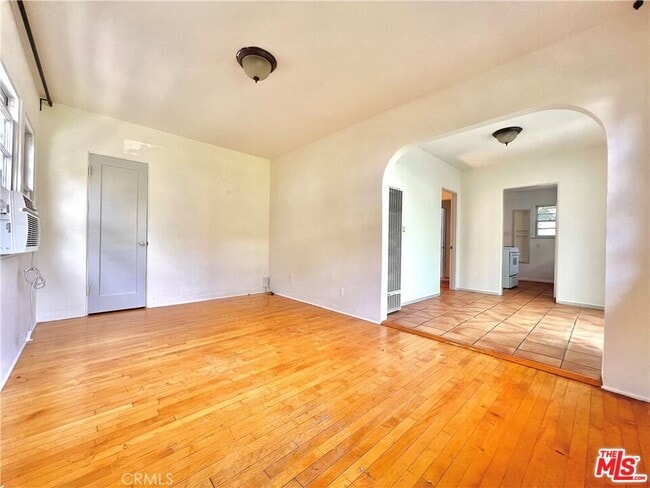 Building Photo - 1922 Lake Shore Ave Rental